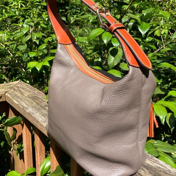 Dooney + Bourke Pebble Grain Page Sac - Gray + natural tassel - Picture 2 of 7